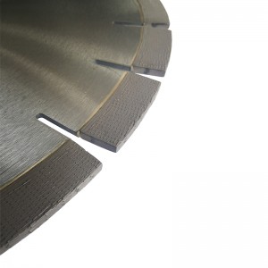 Ordered arrangement diamond saw blade
